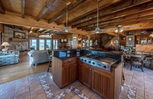Put-in-Bay House | Skipper’s Pine Haven Lakefront