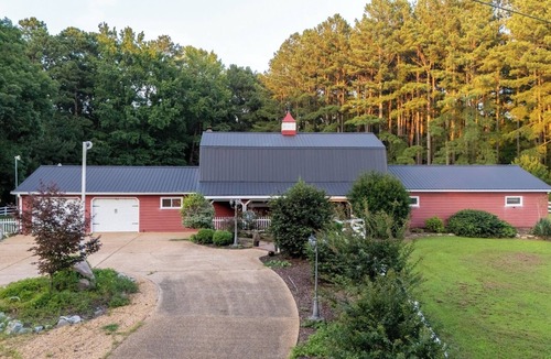 Skippers House | Skippers VA Lakefront 3BR | Dock + Firepit