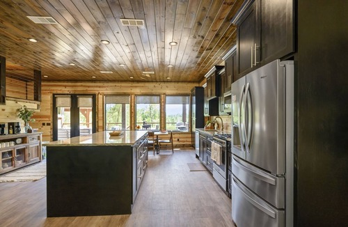 Hochatown Cabin | Skippin`Rocks|Pond view|Sleeps 18|Multiple Decks