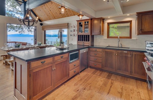 Brockway House | Skippin' Stones - Lakefront - TLUXP