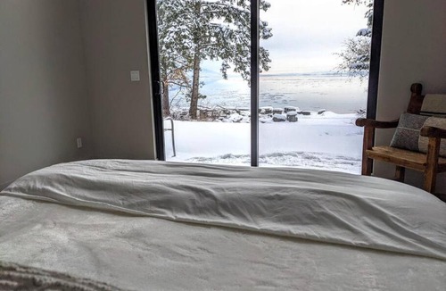 Woods Bay House | Skipping Stone Lake House