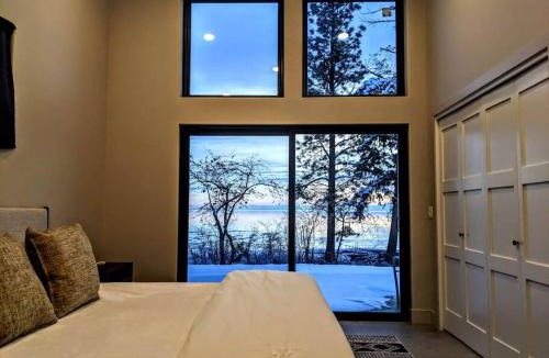 Woods Bay House | Skipping Stone Lake House