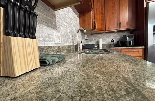 Skokie House | Skokie Gem: Walk to Train, I-94 Access & Pet-Friendly