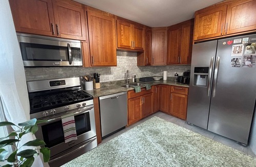 Skokie House | Skokie Gem: Walk to Train, I-94 Access & Pet-Friendly