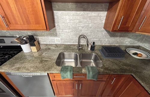 Skokie House | Skokie Gem: Walk to Train, I-94 Access & Pet-Friendly