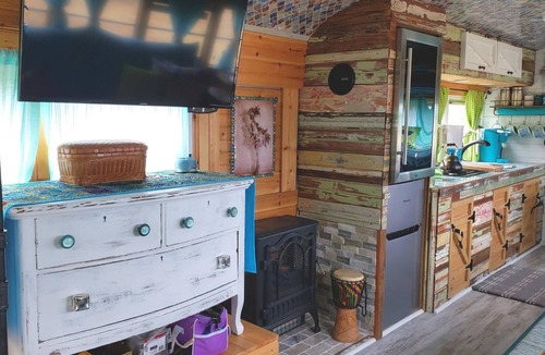 Centre Cottage | Skoolie Glamping