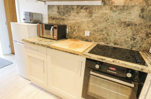 Allendale Cottage | SKOVHAVEN, pet friendly, with open fire in Catton