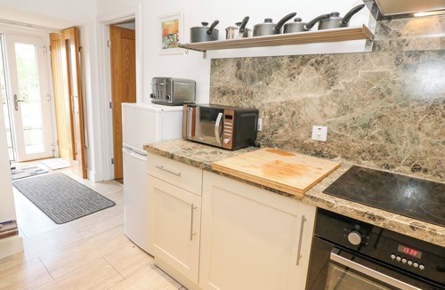 Allendale Cottage | SKOVHAVEN, pet friendly, with open fire in Catton