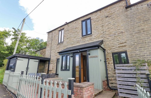 Allendale Cottage | SKOVHAVEN, pet friendly, with open fire in Catton