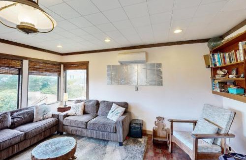 Lincoln Beach House | Skullishak Cabin