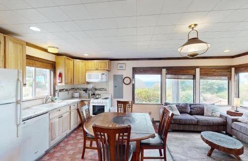 Lincoln Beach House | Skullishak Cabin