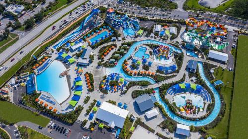 West Kissimmee House | Sky Blue Cottage Near Disney With Margaritaville Resort & Island H2O Access - 8012Ff