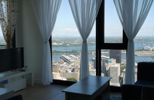 Quartier des Spectacles Apartment | Sky Bridge Spectacular