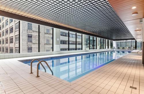 Quartier des Spectacles Apartment | Sky Bridge Spectacular
