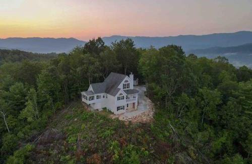 Andrews House | Sky Harbour