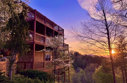 Townsend Cabin | Sky Haven: Luxury Sunrise Views & Peaceful Seclusion near Cades Cove