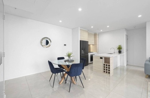 Surfers Paradise Apartment | Sky-High Lodge Ocean Views