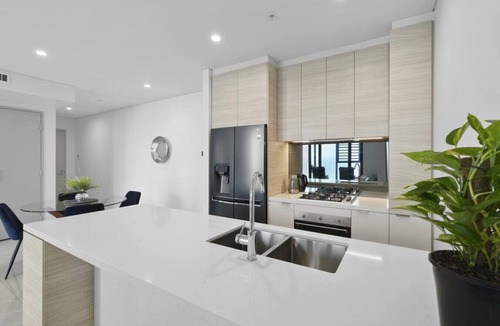 Surfers Paradise Apartment | Sky-High Lodge Ocean Views