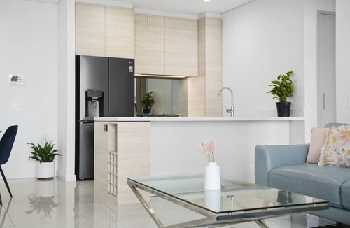 Surfers Paradise Apartment | Sky-High Lodge Ocean Views