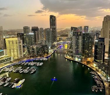 Dubai Marina Apartment | Sky-High Luxury 1BR Best Views of Dubai Marina Emaar 39th Floor