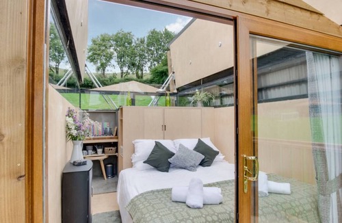 Felinfach Ski Chalet | Sky Hut - Caban y Nen