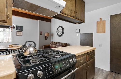 Summit Estates House | Sky Krest - Walk to Slopes, Pool Table, Barbecue