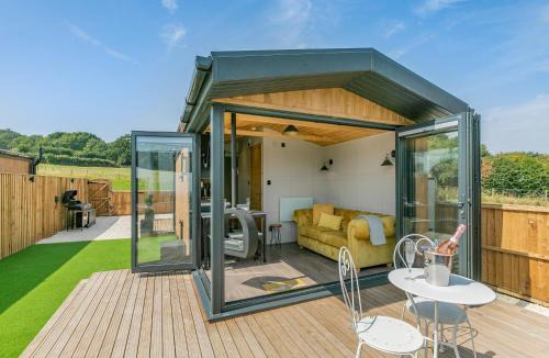 Skelmersdale Apartment | Sky Lark Lodge - Uk49904