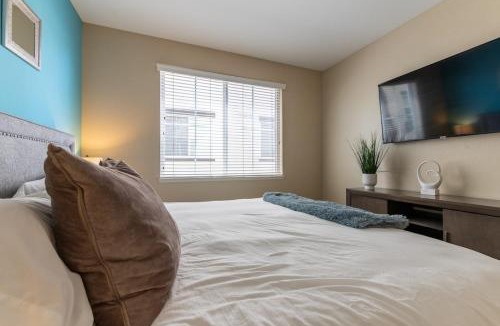 Valencia Apartment | Sky Luxury 2BDRM Suite Deluxe Living Cali