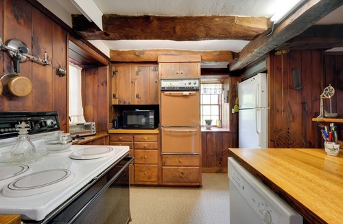 Salem House | 'Sky Parlor Farm' on 480 Acres w/Fire Pit!