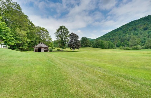 Salem House | 'Sky Parlor Farm' on 480 Acres w/Fire Pit!