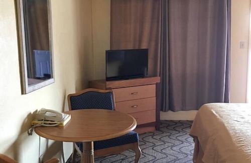 West Sacramento Hotel | Sky Ranch Inn