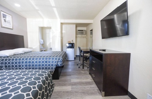 Southwestern Sacramento Hotel | Sky Riders Motel