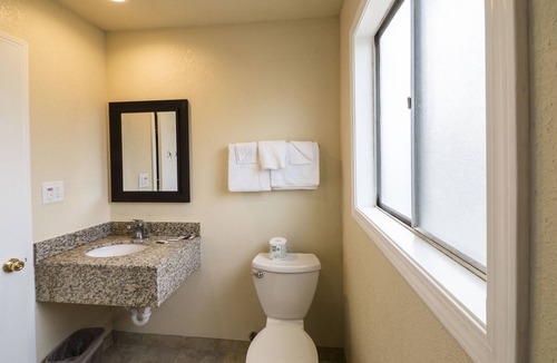 Southwestern Sacramento Hotel | Sky Riders Motel