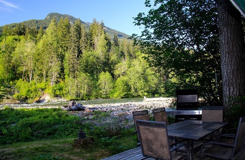 Skykomish Cabin | SKY RIVER CABIN- VIEWS, CLOSE TO HIKING