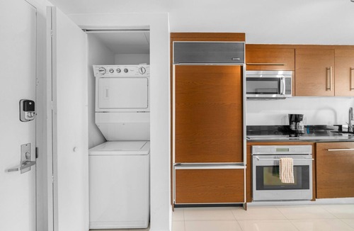Downtown Miami Apartment | SKY Studio Icon Brickell #3305
