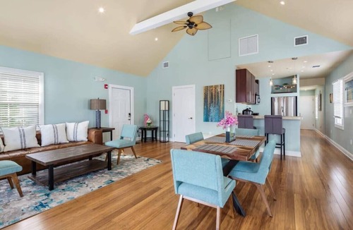 Downtown Apartment | Sky Suite with Balcony Overlooking Duval Street