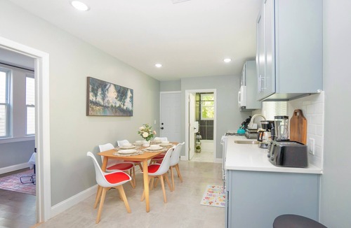 Newark Apartment | Sky Walk at The Hillside/3BR Suite Near NYC and Newark Airport Sleeps 8