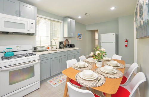 Newark Apartment | Sky Walk at The Hillside/3BR Suite Near NYC and Newark Airport Sleeps 8