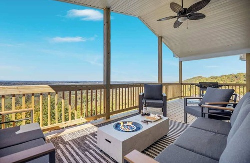 Front Royal Cabin | Skycrest Cabin Mountain View Hot Tub & Sauna