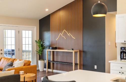 Front Royal House | Skycrest Cabin - Sleep in the clouds