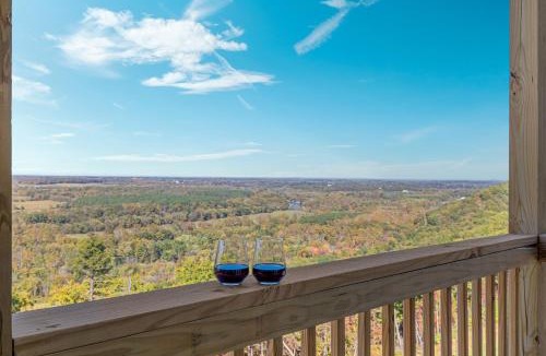 Front Royal House | Skycrest Cabin - Sleep in the clouds