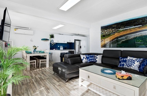 Malua Bay Apartment | Skyes Beach House - Downstairs Accommodation