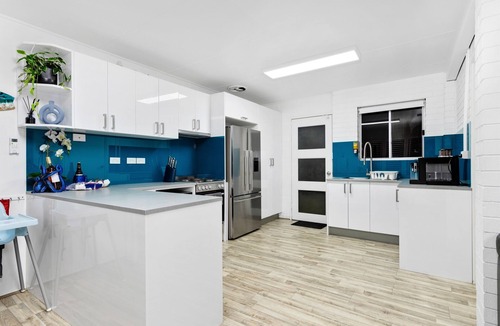 Malua Bay Apartment | Skyes Beach House - Downstairs Accommodation