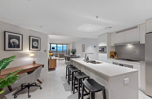 Brisbane Central Business District Apartment | SkyHigh Style ~ 2Bed/2Bath/1Car/VIEWS! ~ CBD