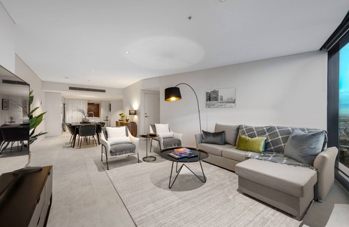 Brisbane Central Business District Apartment | SkyHigh Style ~ 2Bed/2Bath/1Car/VIEWS! ~ CBD