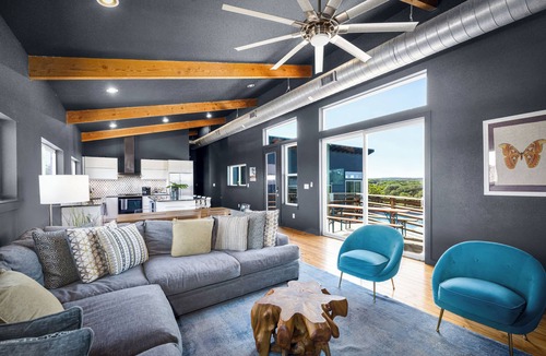 Gruene House | skyhouse Guadalupe AZUL +cliffside+private pool