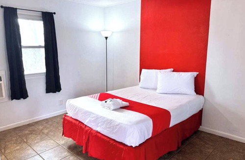Bedford Hotel | Skylark Motel by OYO