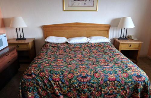 Garfield Ridge Hotel | Skylark Motel