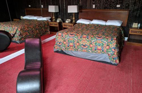 Garfield Ridge Hotel | Skylark Motel