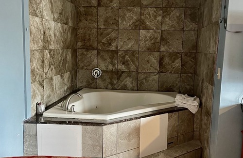 Garfield Ridge Hotel | Skylark Motel